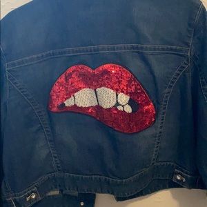 Sequin lips Dentin Jacket